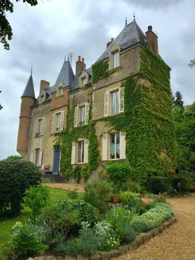 France Petit Château Loué Exterior foto